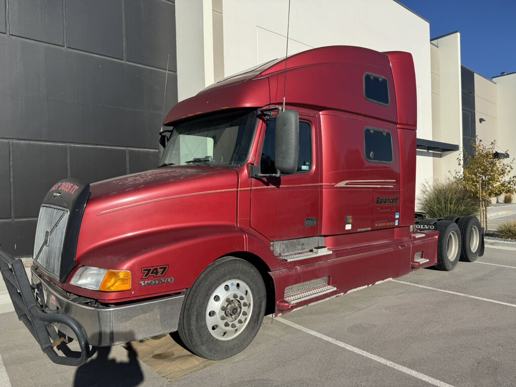 2003 VOLVO VNL