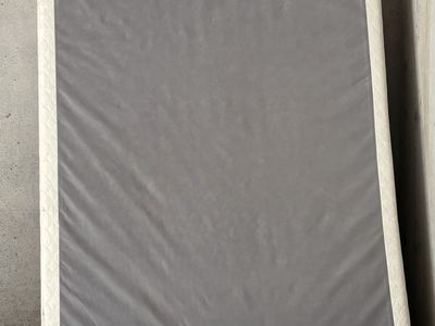 Queen Size Box Spring - Sturdy Foundation for Your Mattress