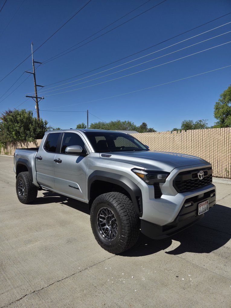 2025 Toyota Tacoma TRD Off-Road HV