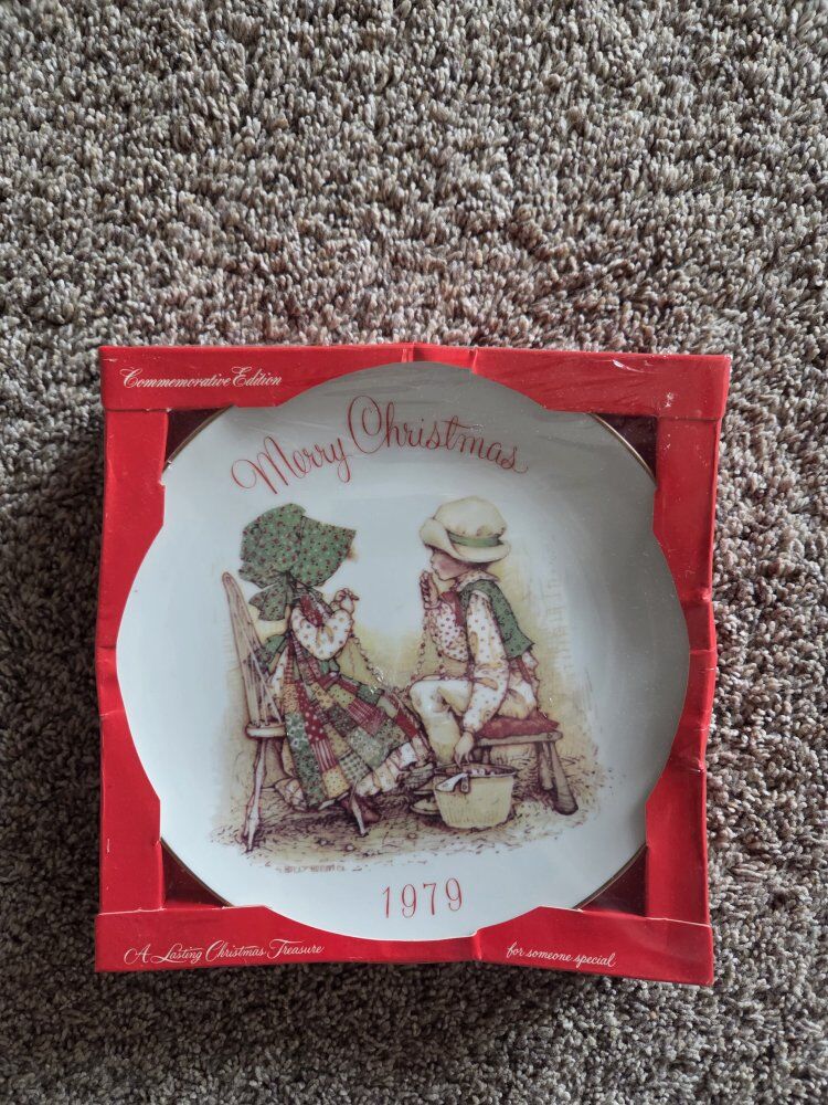 Holly Hobbie Christmas Collector Plate 1979