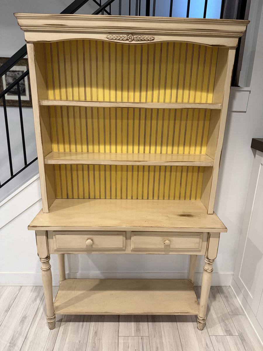 Small hutch