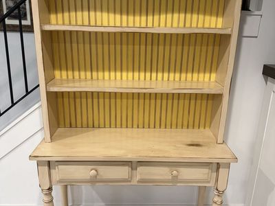 Small hutch