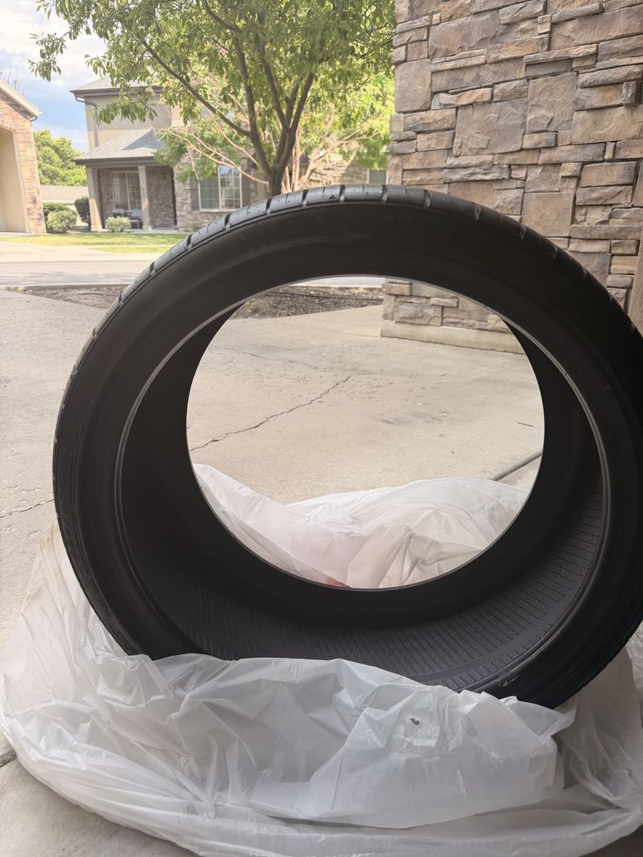 Pair of Viento 285/30ZR20 Performance Tires 285/30R20 Used Great Condition