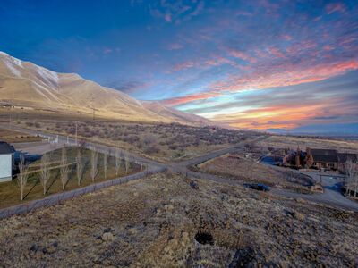 Breathtaking 28+ Acres Waiting For You.