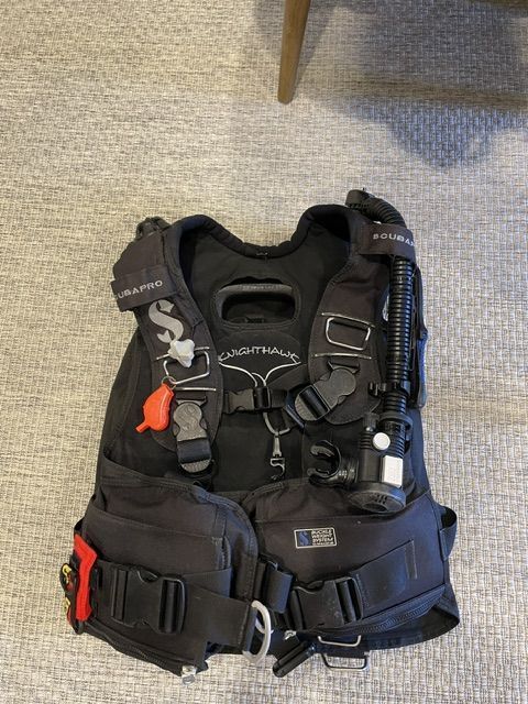 Scubapro  Knighthawk BCD with Air 2