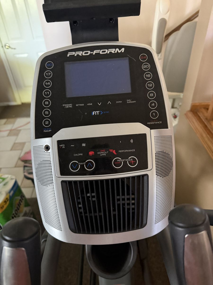ProForm Endurance 720 E Elliptical - Front Drive - Excellent Condition