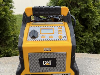 CAT CJ1000DXT 1200 Peak Amp Jump Starter with 120 PSI Air Compressor and Power Station