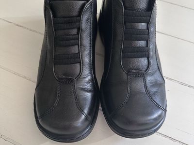 Dansko Vintage Black Leather Slip-On Shoes with Back Zippers - Women's Size 8.5