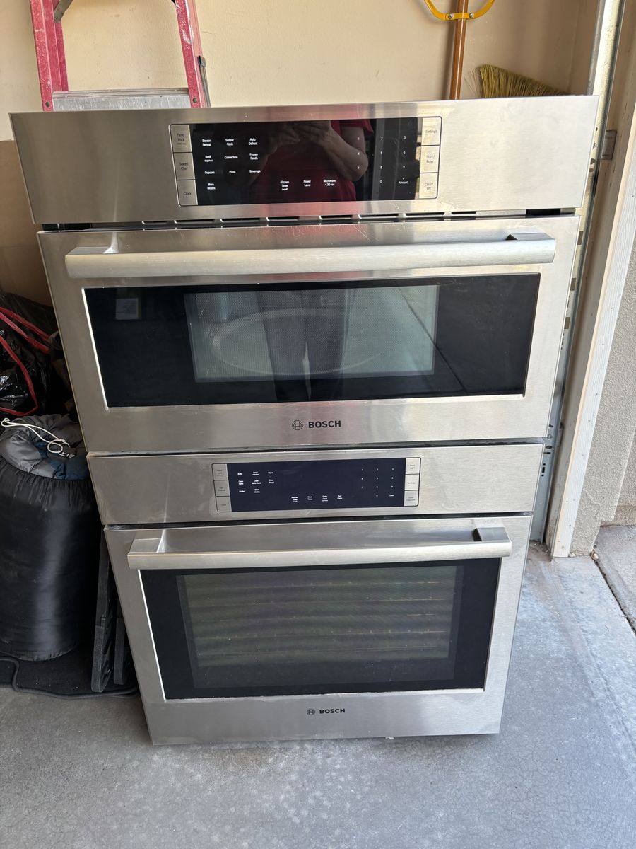 Bosch Electric microwave and oven combo. Some new components were installed and it was inspected.