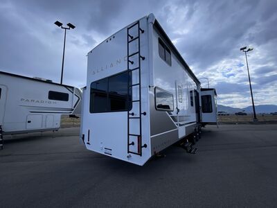 New 2026 Alliance RV Benchmark 42LFT