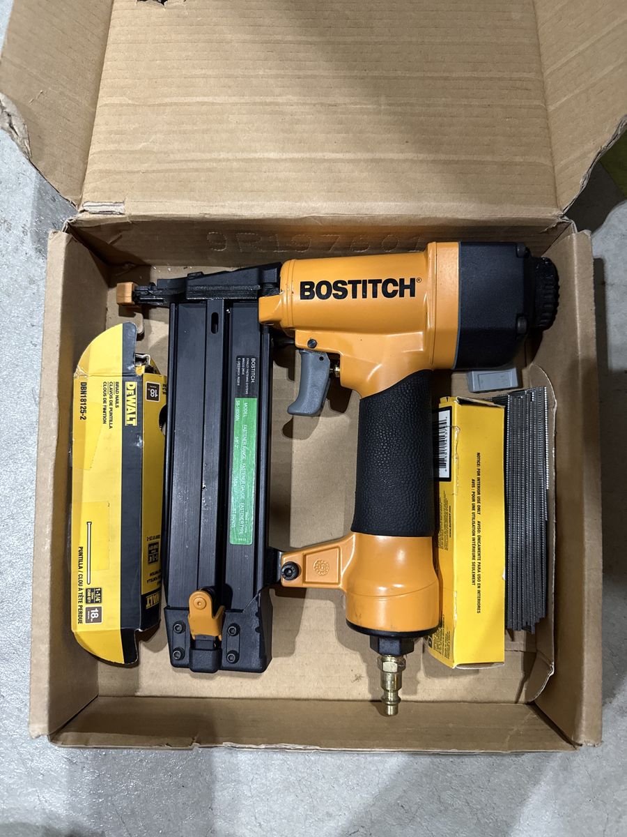 Bostitch 18-Gauge Brad Nailer with Brad Nails – Excellent Condition