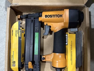 Bostitch 18-Gauge Brad Nailer with Brad Nails – Excellent Condition