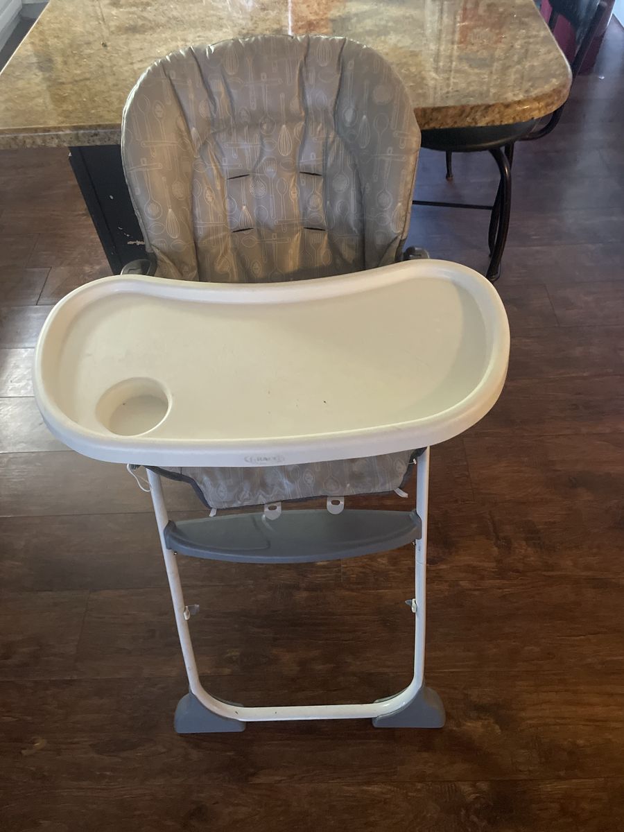 Graco Folding High Chair with Removable Tray - Gray and White