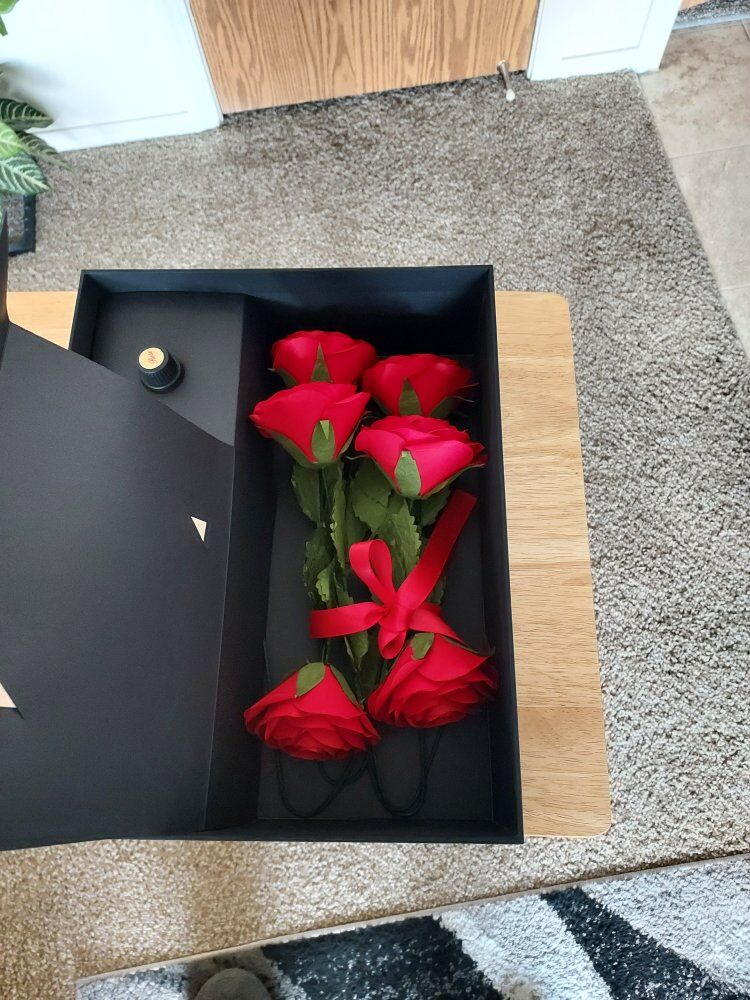 6 pack Artificial Roses with Vase (NEW)