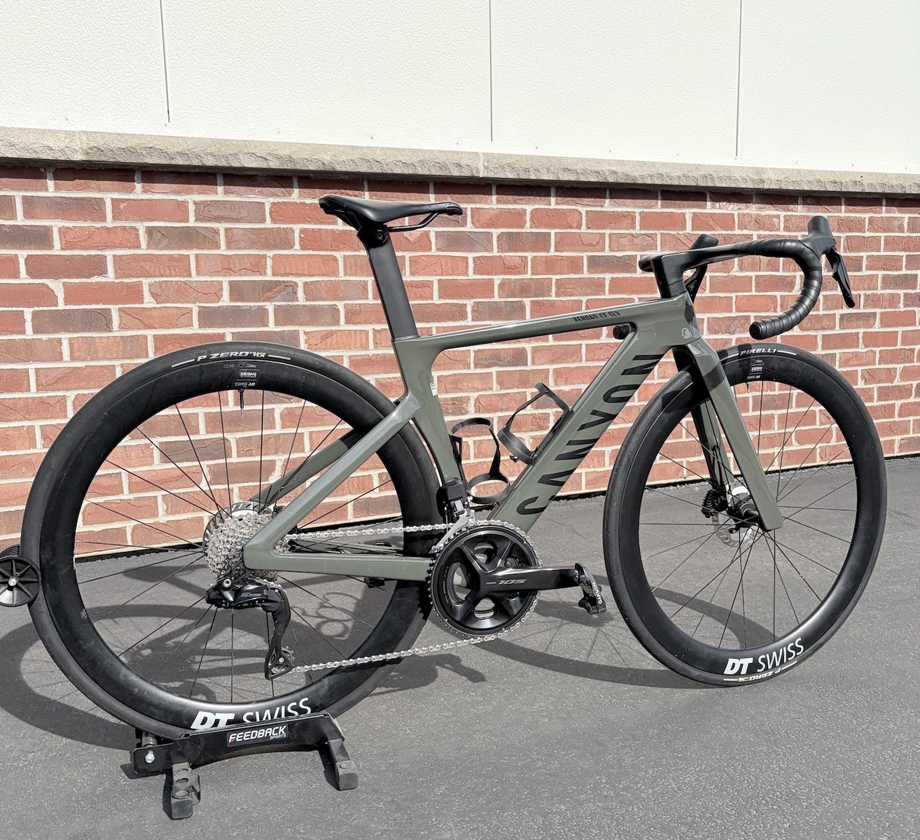 2025 Canyon Aeroad CF SLX 7 Di2 w/ Power Meter: Size 2XS (49cm)