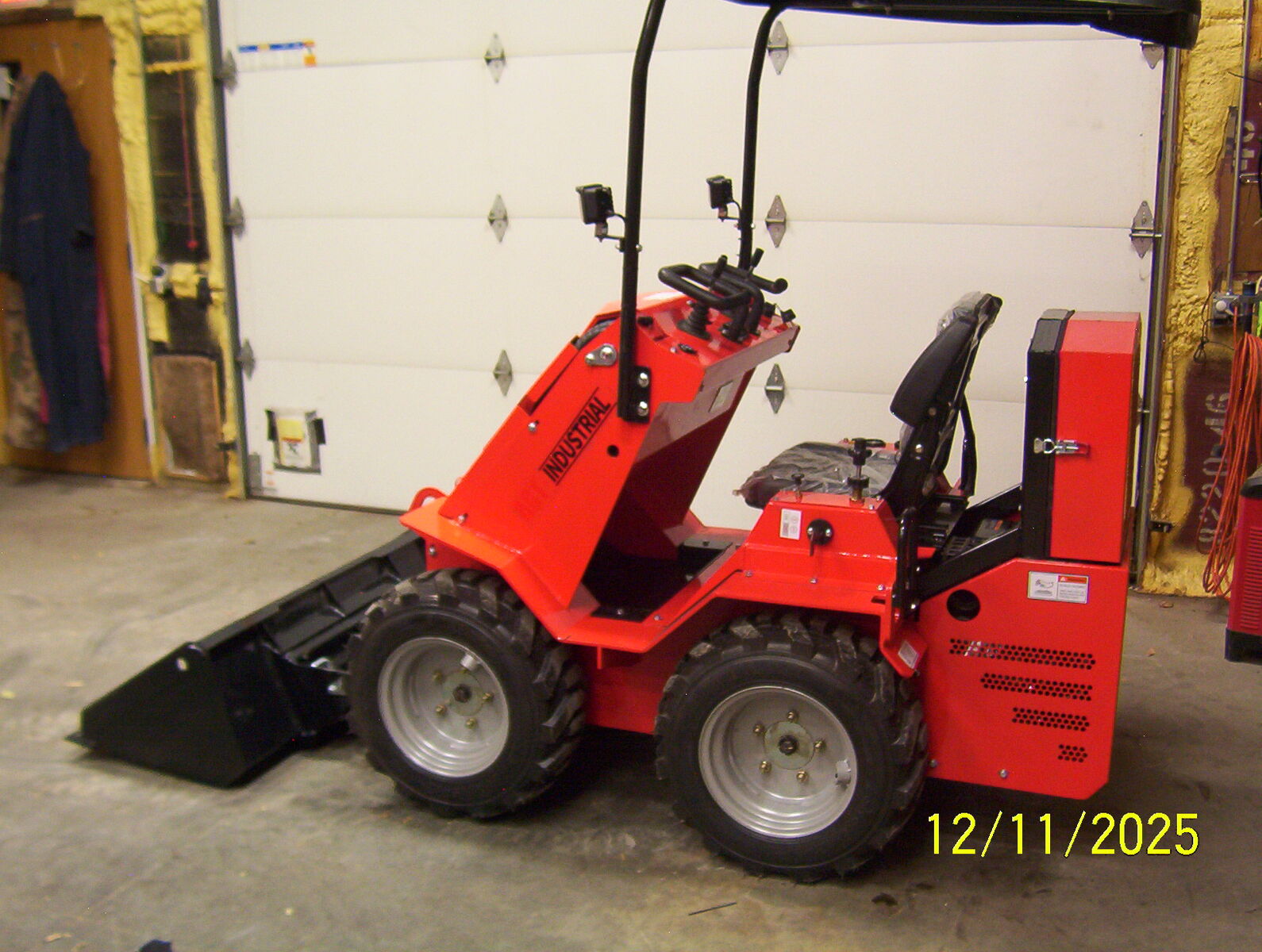 LOADER SKIDSTEER MINI