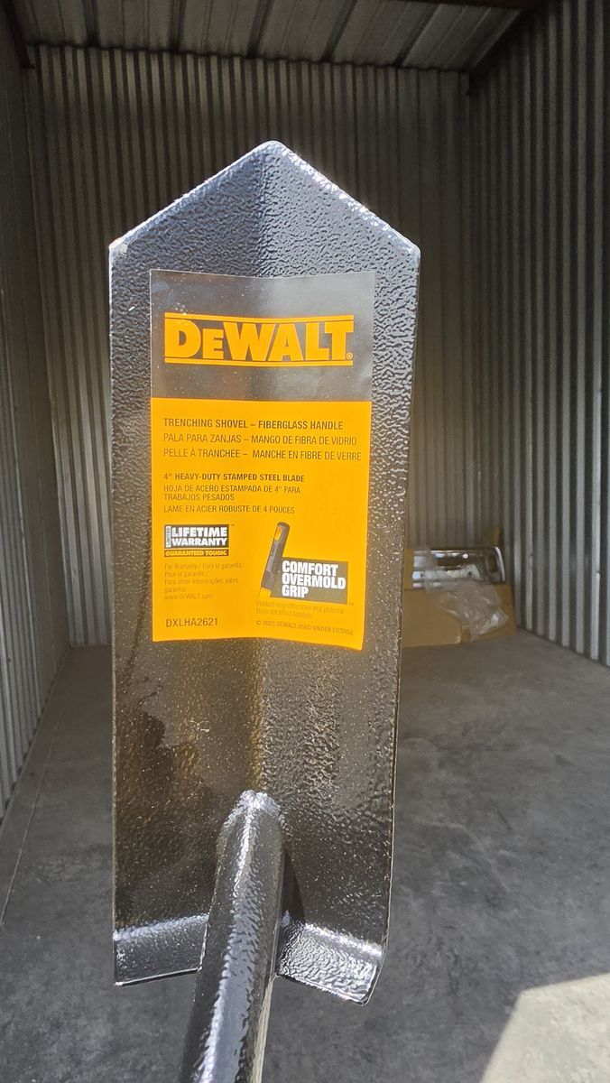 New DeWalt 49 in. Fiberglass Handle Trenching Shovel