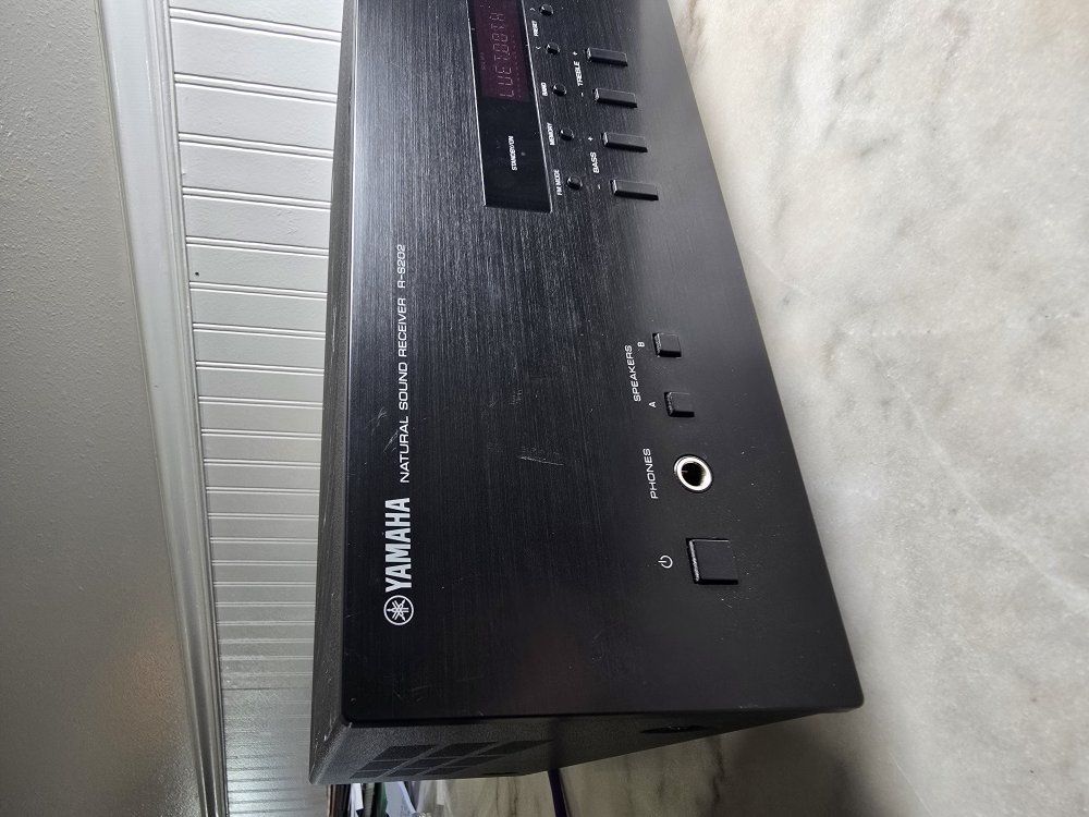 Yamaha R-S202 Sound Stereo Receiver w/Remote