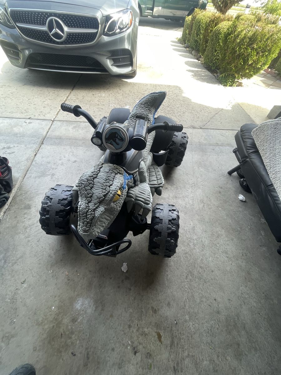 Power wheel Jurassic world Dino racer