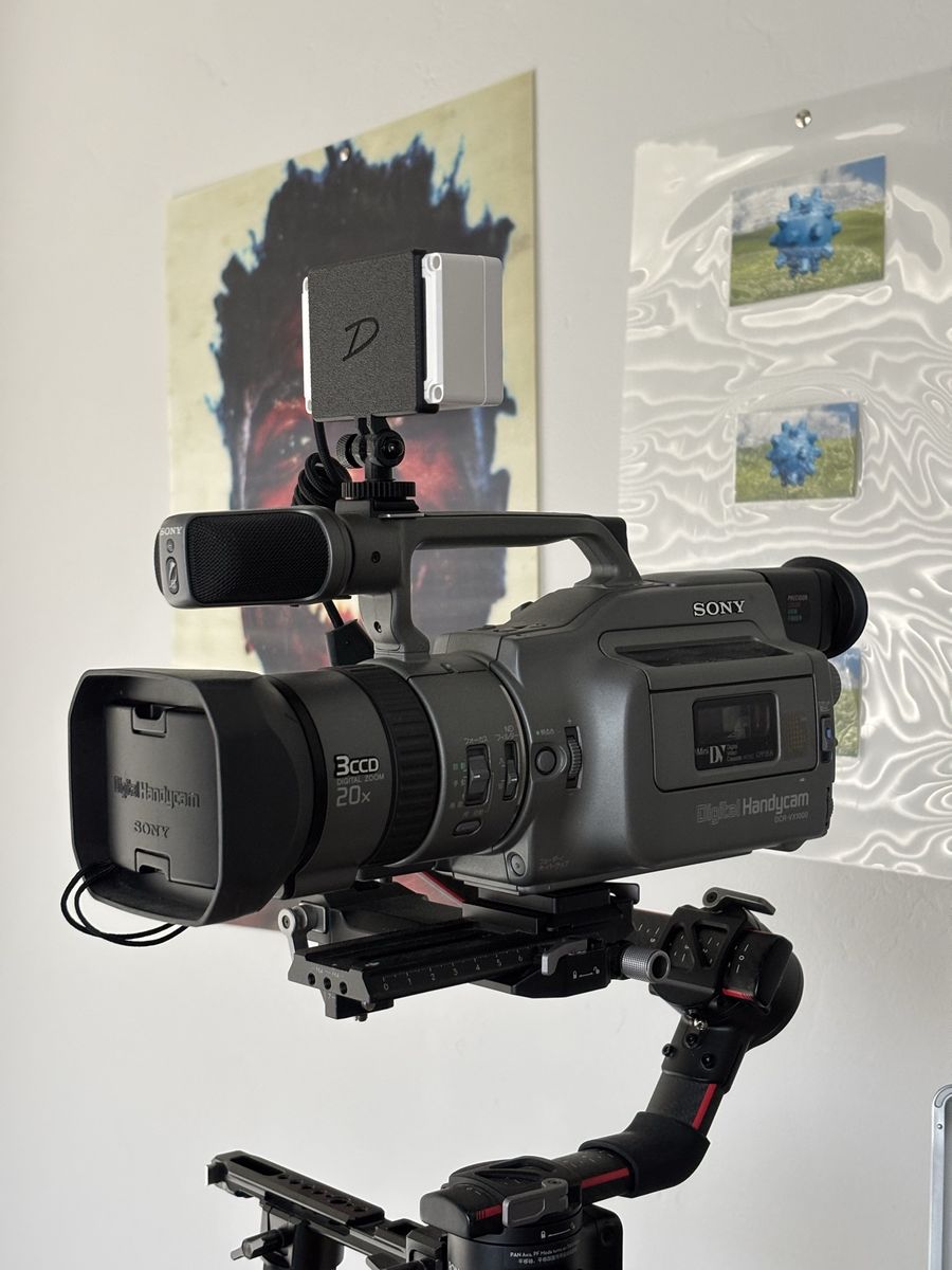 Sony VX1000 Digital Handycam Camcorder. Complete package.