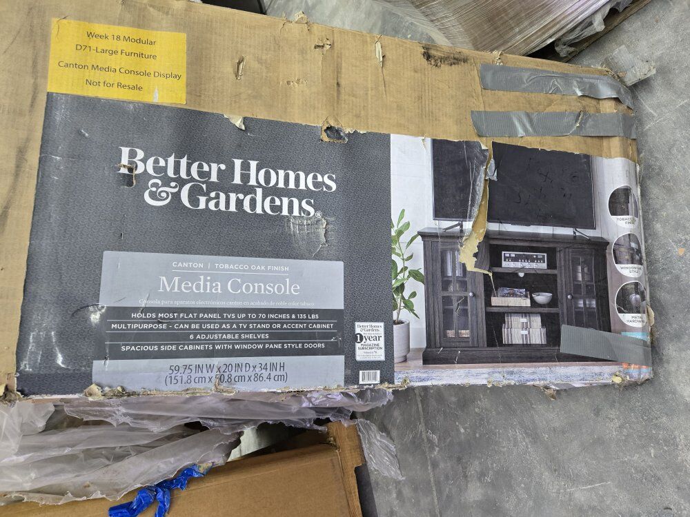 BETTER HOMES AND GARDEN MEDIA CONSOLE