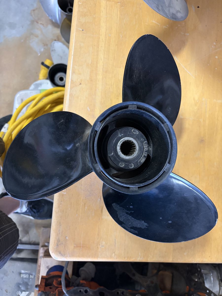 New Mercruiser aluminum 3-Blade Boat Propeller 15 diameter 17 pitch 15X17 17P