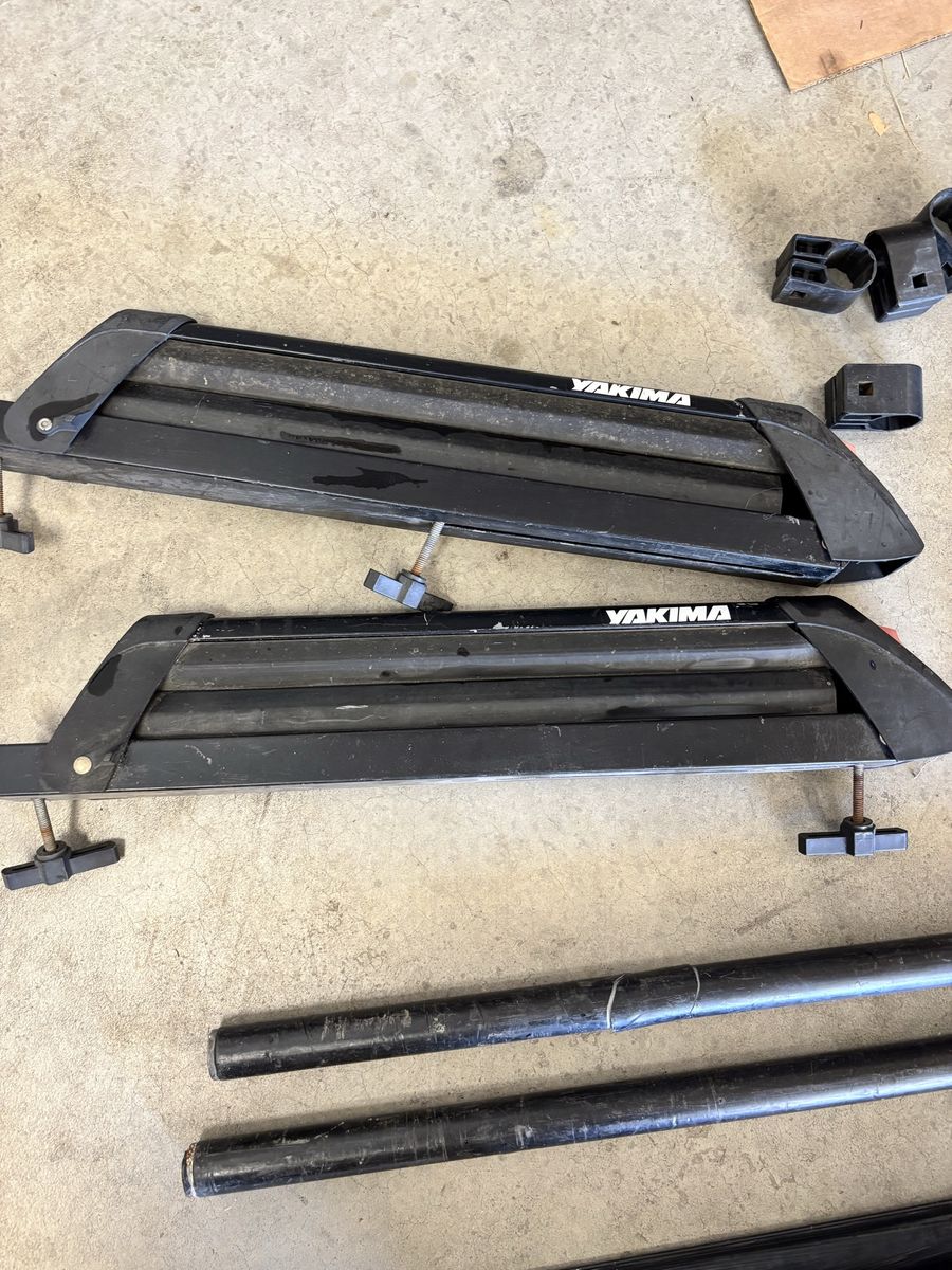 Yakima ski racks and single bike rack for vehicle