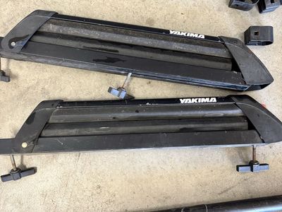 Yakima ski racks and single bike rack for vehicle