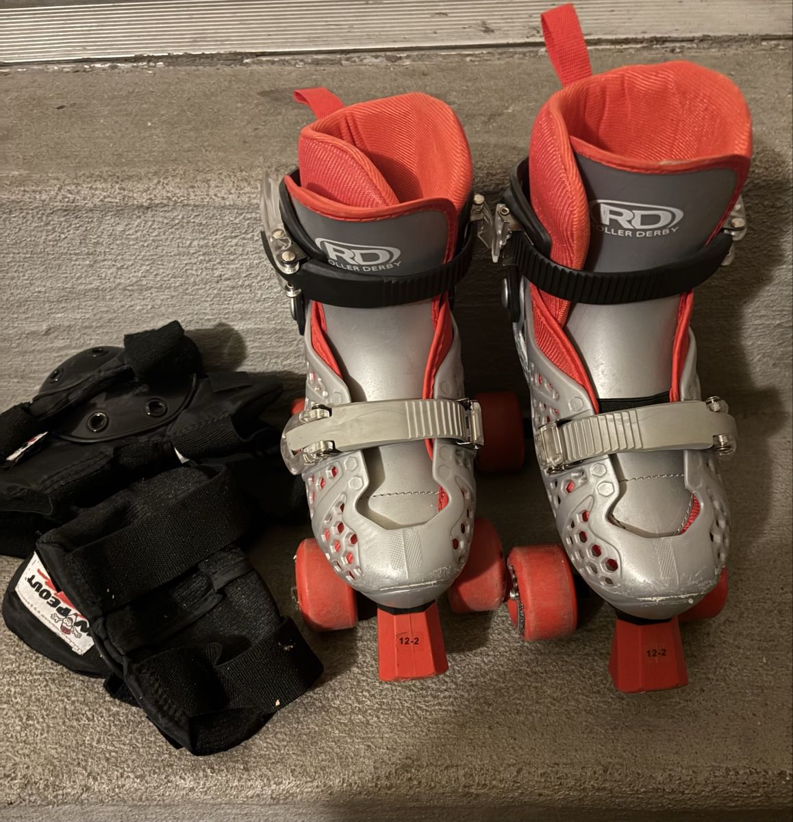 Kids roller blades w/ pads