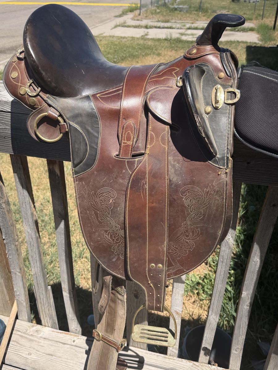 Australian saddle 16”