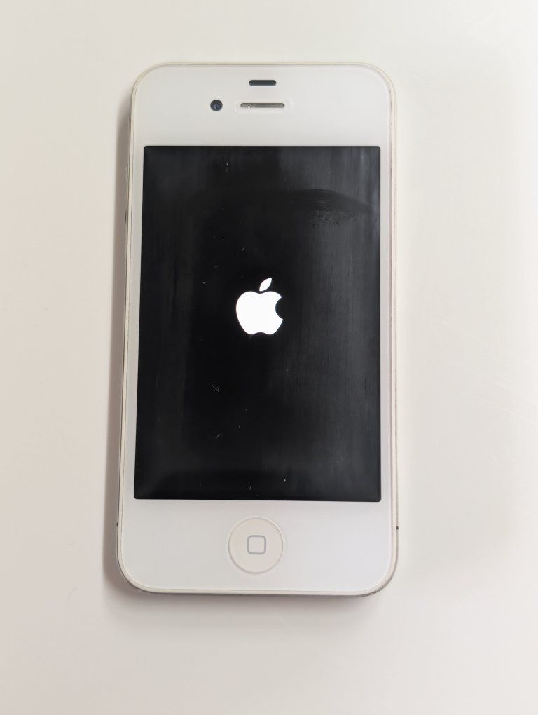 Apple iPhone 4 8GB White Unlocked