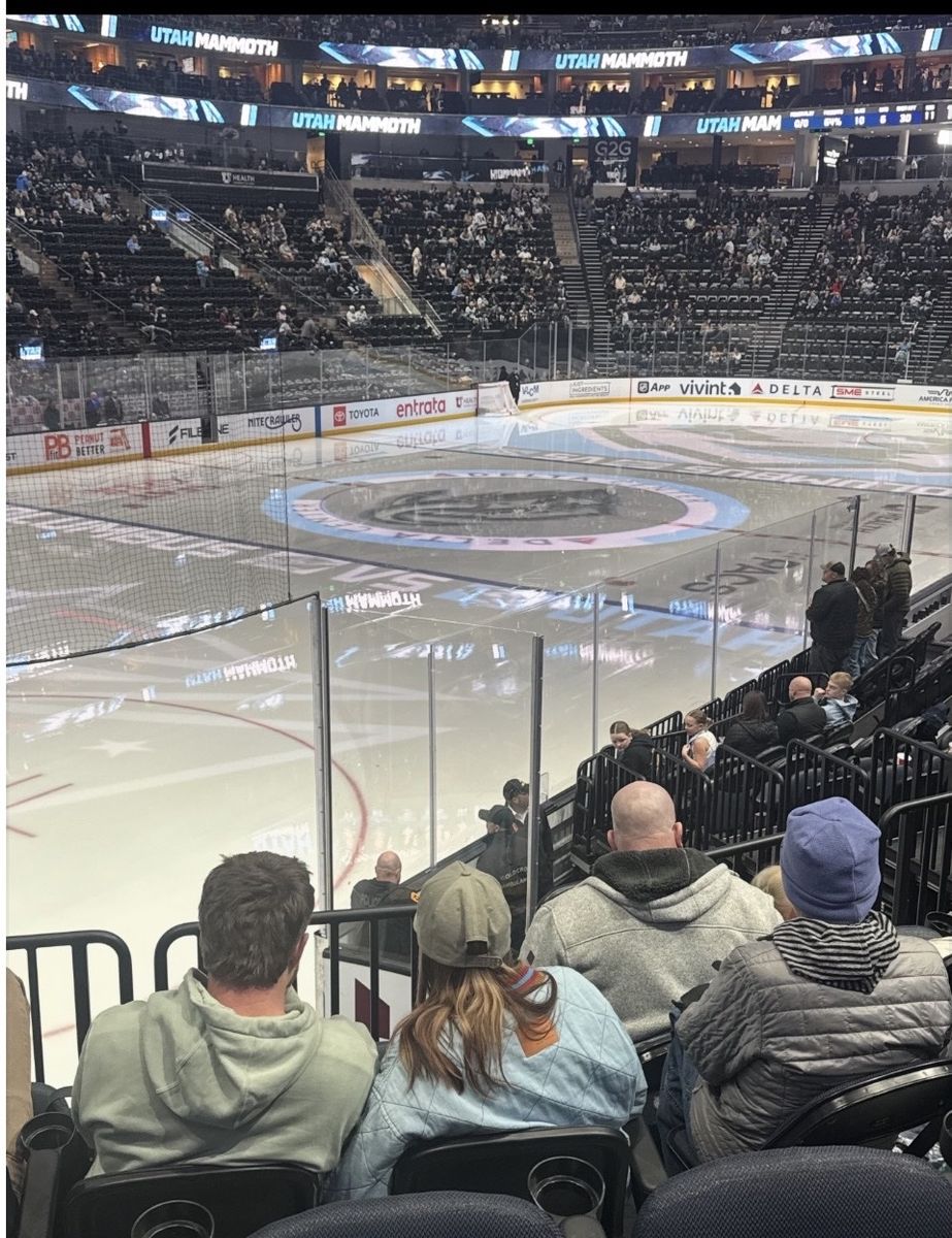 4/7 7pm Mammoth Vs Predators 5th Row off Glass