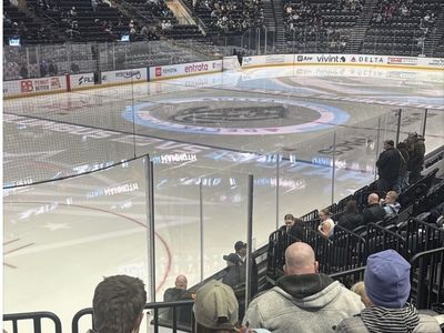 4/7 7pm Mammoth Vs Predators 5th Row off Glass