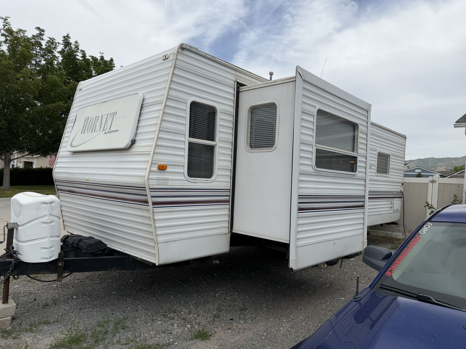 2002 Keystone Hornet 27SS Trailer