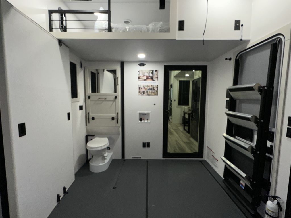 Main image 18