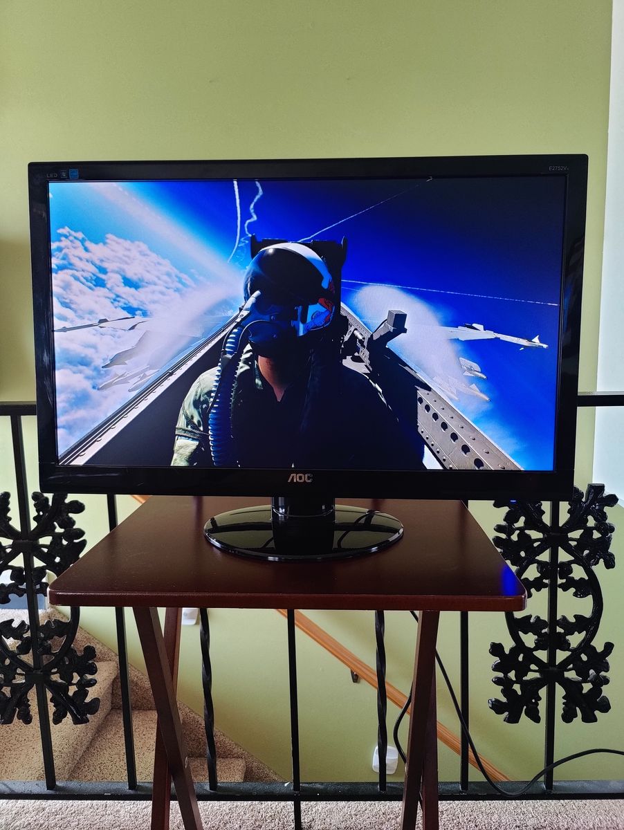 AOC E2752VH 27" LED Monitor - 1080p, Built-in Speakers, Great Condition