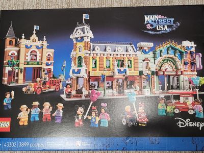 New sealed lego Main street USA (Disney main street)
