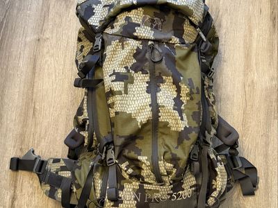 KUIU Icon Pro 5200 Hunting Backpack Verde Camo - Hiking, Camping, Outdoors