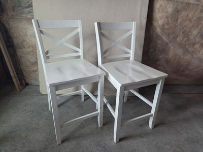 Set of 2 White X-Back Counter Height Bar Stools/Chairs - Classic Kitchen/Dining Seating - Wood