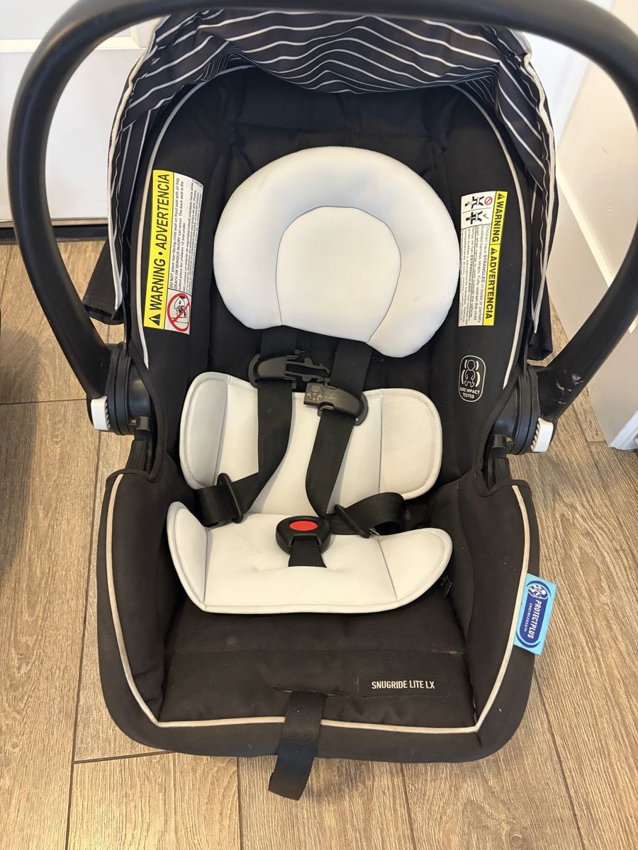 Graco SnugRide Lite LX Infant Car Seat - Black and White