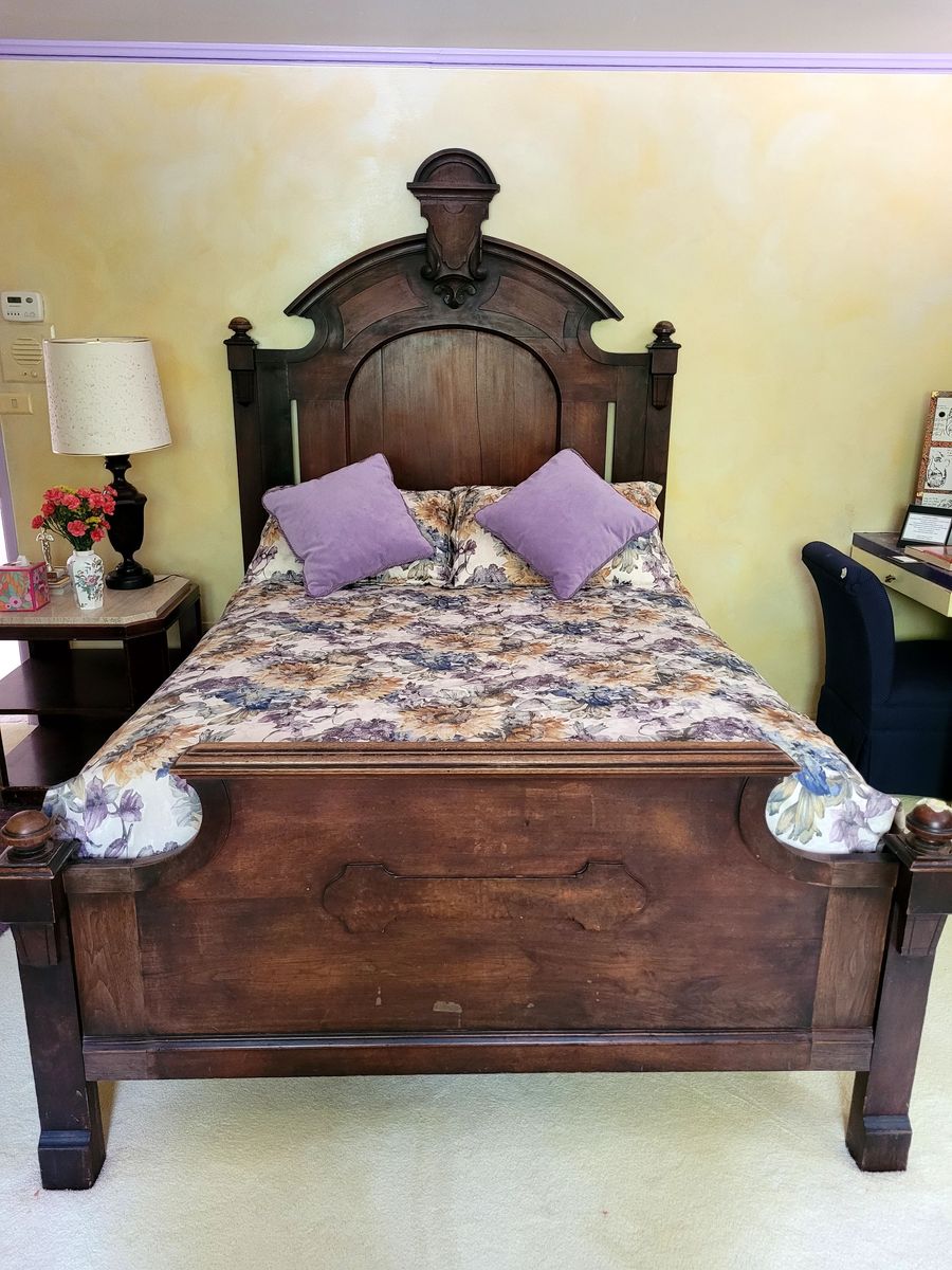 Antique bedframe - full wooden gorgeous detail - includes mattress & all bedding