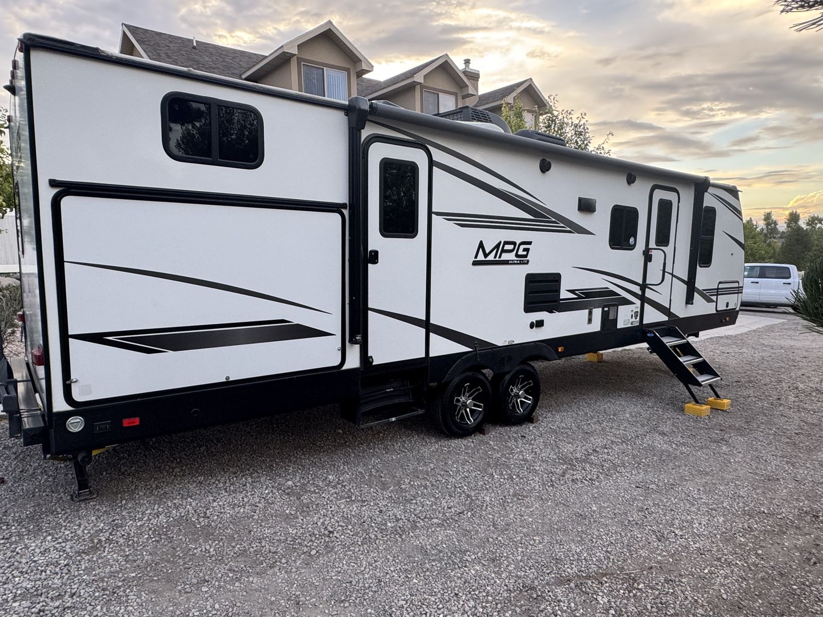 2021 MPG ULTRA LITE 3100BH **BASICALLY NEW**