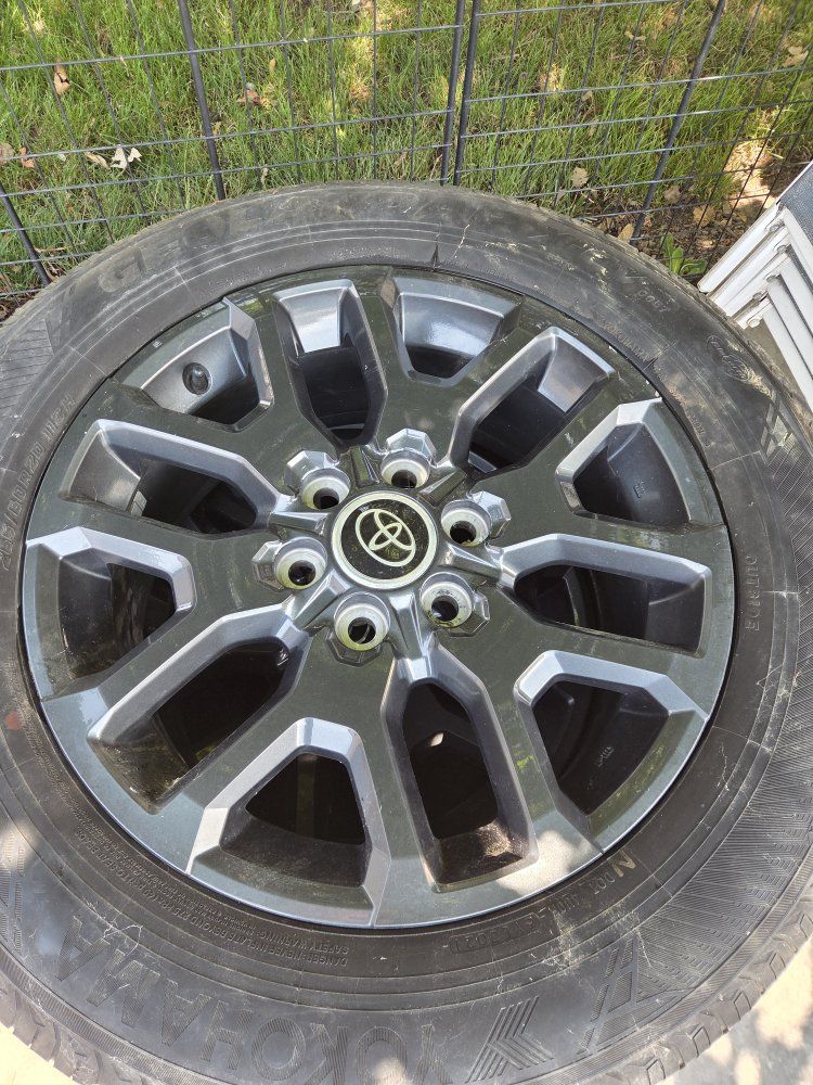2022 Toyota Tundra platinum 20" wheels