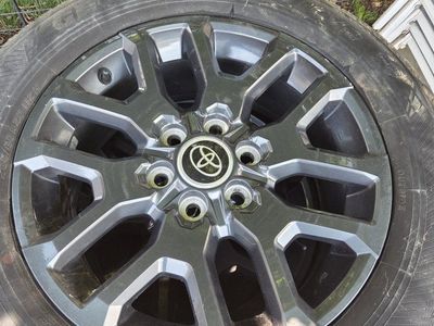 2022 Toyota Tundra platinum 20" wheels