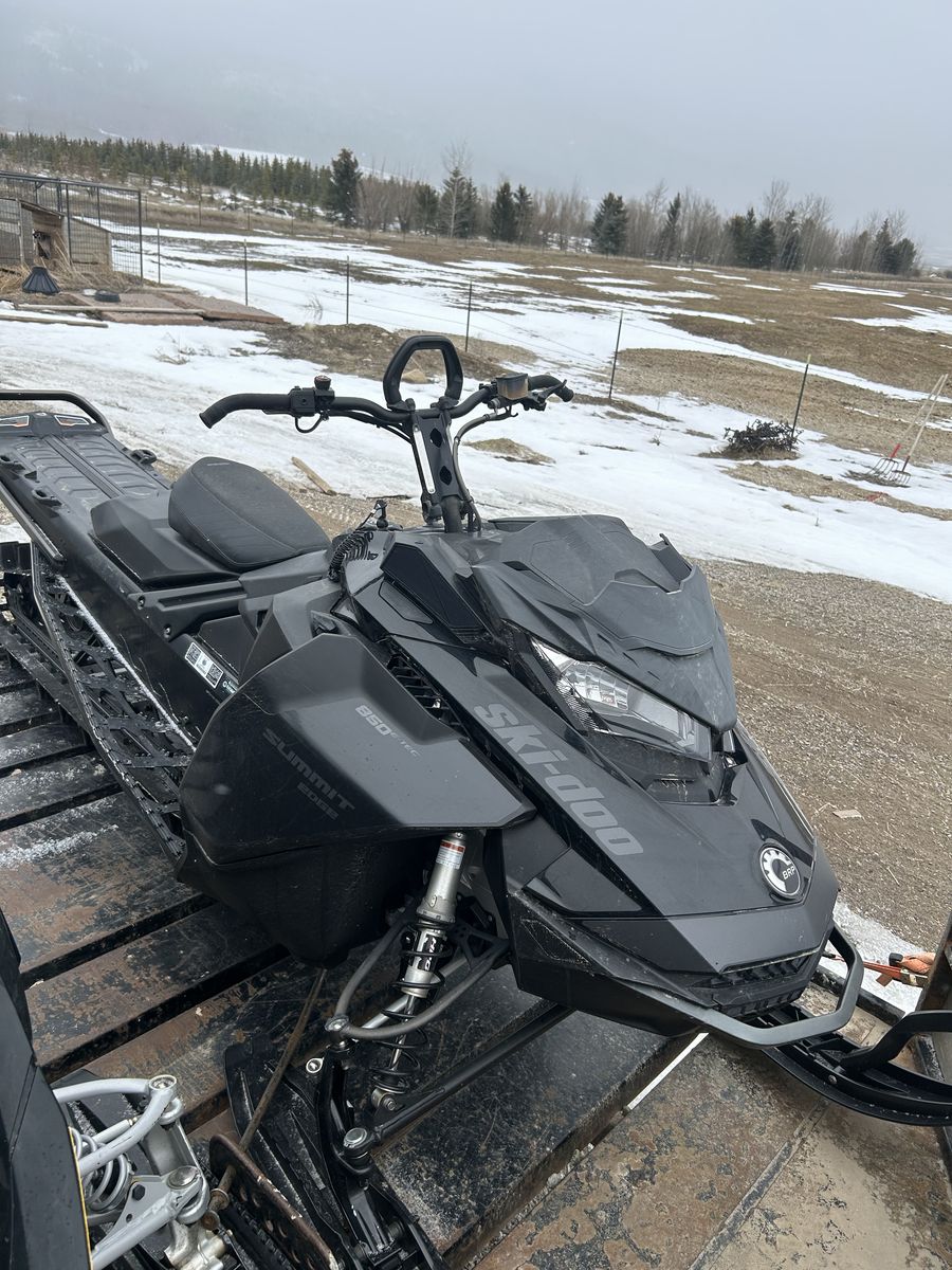 2022 skidoo summit edge