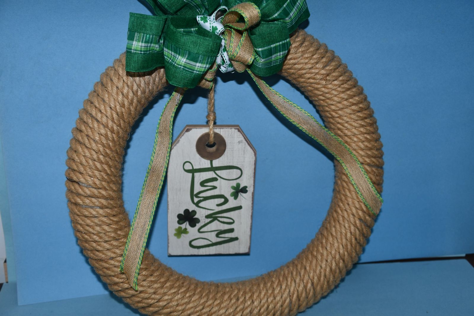 CUTE MARCH 16" ROPE WREATH ~ "LUCKY" WOODEN SIGN ~ SHAMROCKS ~ CLEAN ~ ALL FOR $5
