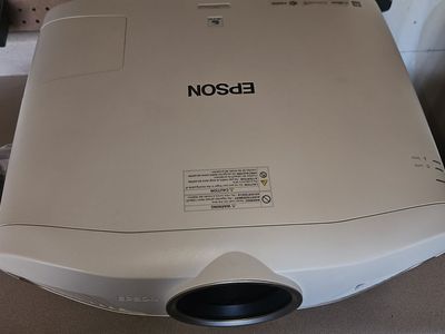 Epson Home Cinema 5040UB Projector
