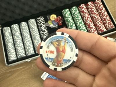 BIKINI WATCHERS SPECIAL EDITION FULL POKER SET + CASE (499 OF 500 CHIPS)