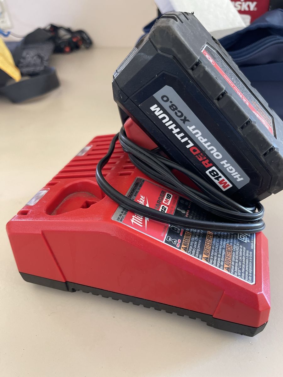 Milwaukee M18 REDLITHIUM HIGH OUTPUT XC8.0 Battery & Charger Set