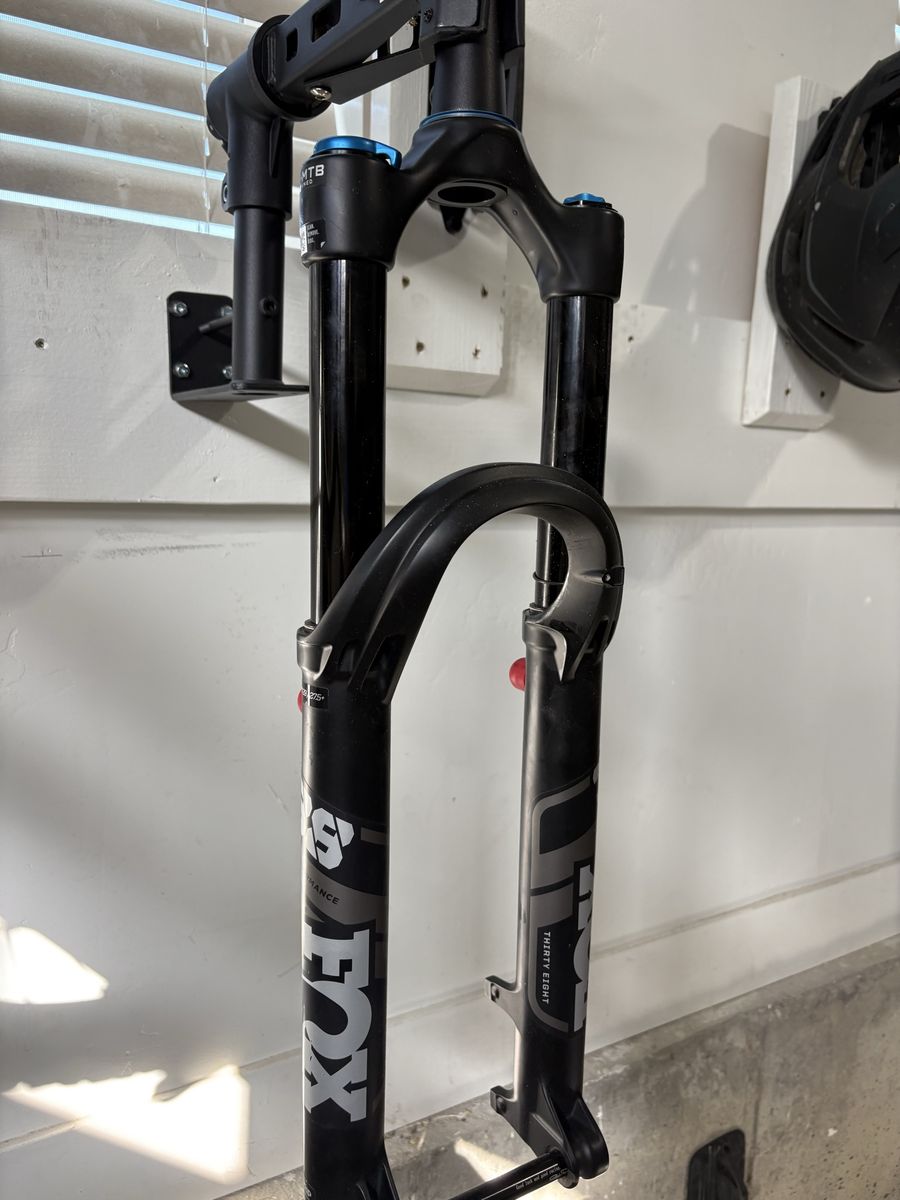 FOX 38 Performance Mountain Bike Fork - Black - Excellent Condition - 29” 170mm travel.